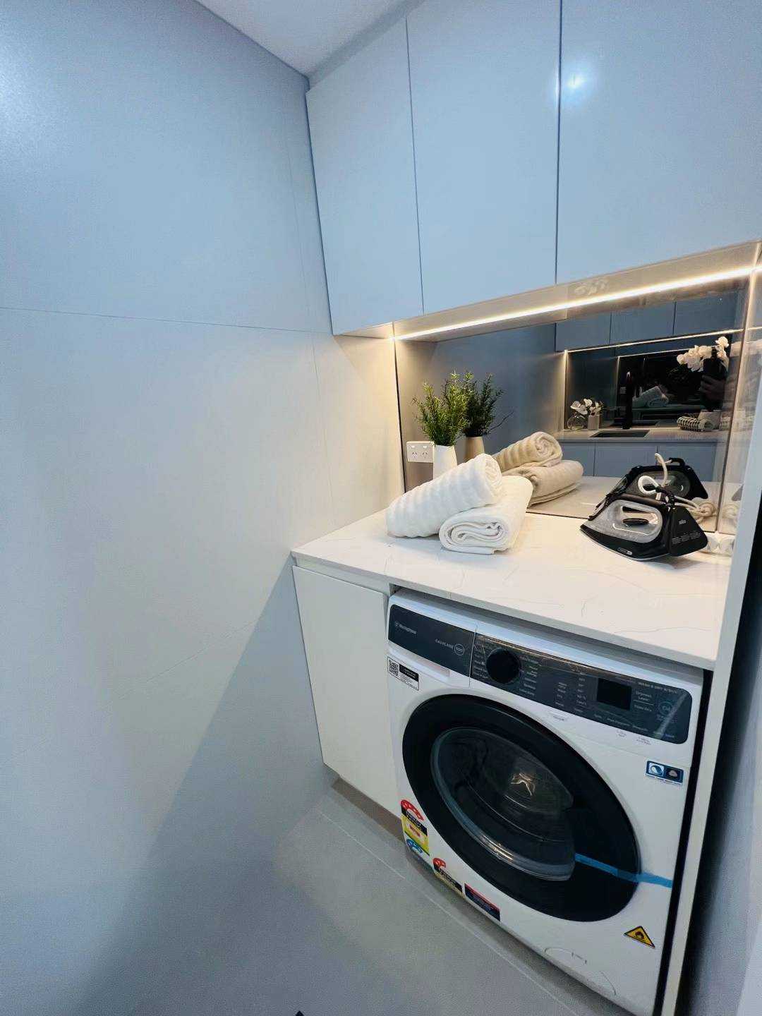 Bright, Comfortable, and Convenient City Apartment